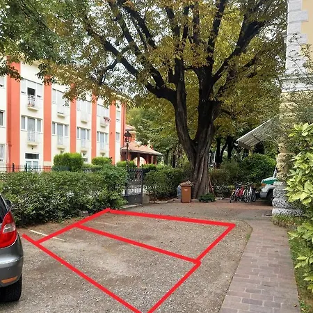 5-zimmer-appartement In Historischer Privatvilla, Zentrum, Kostenloser Parkplatz * ميرانو