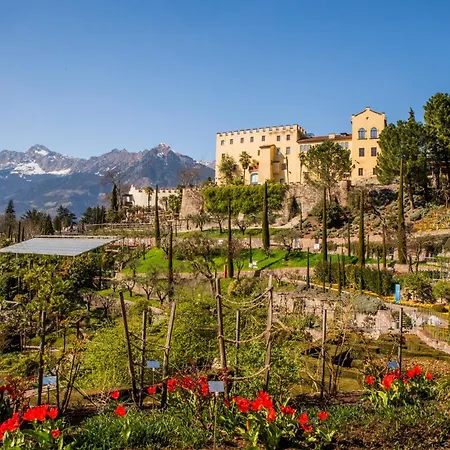 Goldener Herbst In - Zeitreise - 4 Schlafzimmer Fuer Familien Freunde & 3 Generationen - 200 M2 - Grosse Sonnenterrasse - Restaurants Cafes & Altstadt Bequem Zu Fuss - 2 Parkplaetze - Suedtirol Guest Pass Inklusive Merano