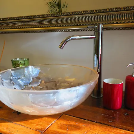 Appartamento 5-zimmer-appartement In Historischer Privatvilla, Zentrum, Kostenloser Parkplatz *