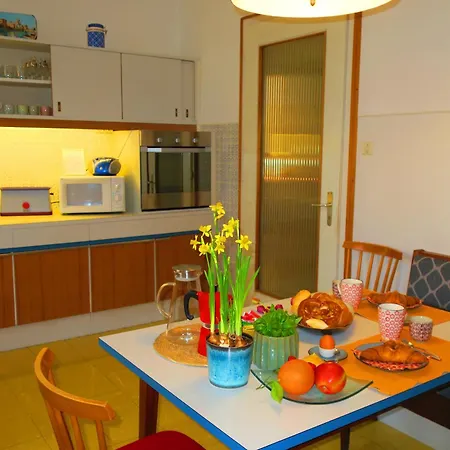 Goldener Herbst In - Zeitreise - 4 Schlafzimmer Fuer Familien Freunde & 3 Generationen - 200 M2 - Grosse Sonnenterrasse - Restaurants Cafes & Altstadt Bequem Zu Fuss - 2 Parkplaetze - Suedtirol Guest Pass Inklusive Apartment Merano