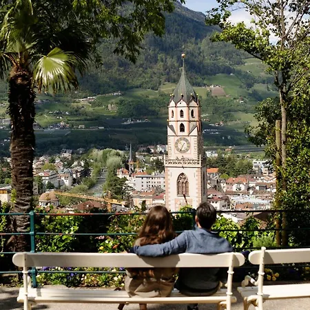 Goldener Herbst In - Zeitreise - 4 Schlafzimmer Fuer Familien Freunde & 3 Generationen - 200 M2 - Grosse Sonnenterrasse - Restaurants Cafes & Altstadt Bequem Zu Fuss - 2 Parkplaetze - Suedtirol Guest Pass Inklusive Apartment