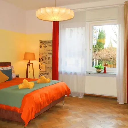 Apartment Goldener Herbst In - Zeitreise - 4 Schlafzimmer Fuer Familien Freunde & 3 Generationen - 200 M2 - Grosse Sonnenterrasse - Restaurants Cafes & Altstadt Bequem Zu Fuss - 2 Parkplaetze - Suedtirol Guest Pass Inklusive Merano