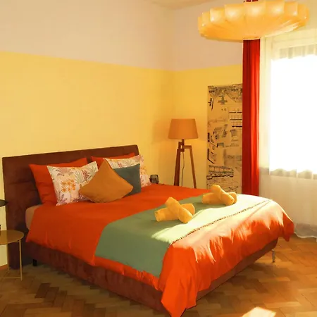 Apartment Goldener Herbst In - Zeitreise - 4 Schlafzimmer Fuer Familien Freunde & 3 Generationen - 200 M2 - Grosse Sonnenterrasse - Restaurants Cafes & Altstadt Bequem Zu Fuss - 2 Parkplaetze - Suedtirol Guest Pass Inklusive Merano