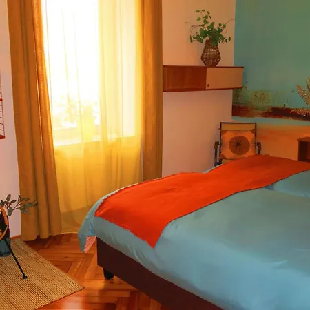 Apartment Goldener Herbst In - Zeitreise - 4 Schlafzimmer Fuer Familien Freunde & 3 Generationen - 200 M2 - Grosse Sonnenterrasse - Restaurants Cafes & Altstadt Bequem Zu Fuss - 2 Parkplaetze - Suedtirol Guest Pass Inklusive