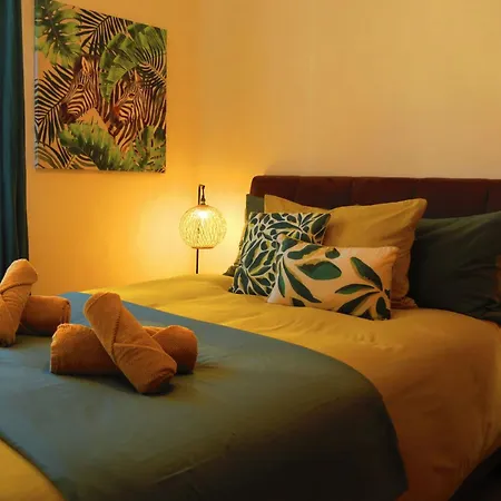 Apartment Goldener Herbst In - Zeitreise - 4 Schlafzimmer Fuer Familien Freunde & 3 Generationen - 200 M2 - Grosse Sonnenterrasse - Restaurants Cafes & Altstadt Bequem Zu Fuss - 2 Parkplaetze - Suedtirol Guest Pass Inklusive Merano