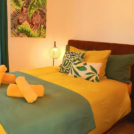 Apartment Goldener Herbst In - Zeitreise - 4 Schlafzimmer Fuer Familien Freunde & 3 Generationen - 200 M2 - Grosse Sonnenterrasse - Restaurants Cafes & Altstadt Bequem Zu Fuss - 2 Parkplaetze - Suedtirol Guest Pass Inklusive