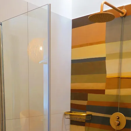 5-zimmer-appartement In Historischer Privatvilla, Zentrum, Kostenloser Parkplatz Apartment Meran