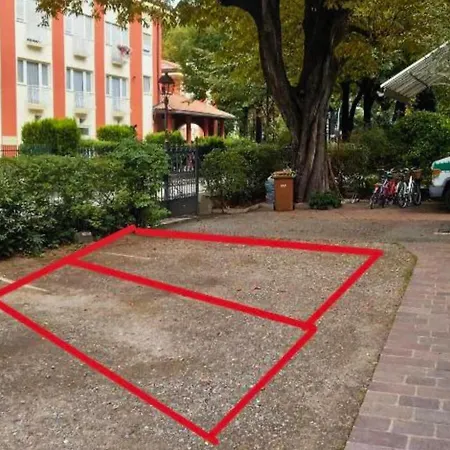 Goldener Herbst In - Zeitreise - 4 Schlafzimmer Fuer Familien Freunde & 3 Generationen - 200 M2 - Grosse Sonnenterrasse - Restaurants Cafes & Altstadt Bequem Zu Fuss - 2 Parkplaetze - Suedtirol Guest Pass Inklusive Lägenhet *