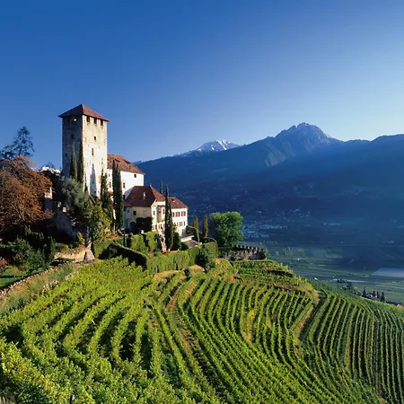 Goldener Herbst In - Zeitreise - 4 Schlafzimmer Fuer Familien Freunde & 3 Generationen - 200 M2 - Grosse Sonnenterrasse - Restaurants Cafes & Altstadt Bequem Zu Fuss - 2 Parkplaetze - Suedtirol Guest Pass Inklusive Lägenhet *