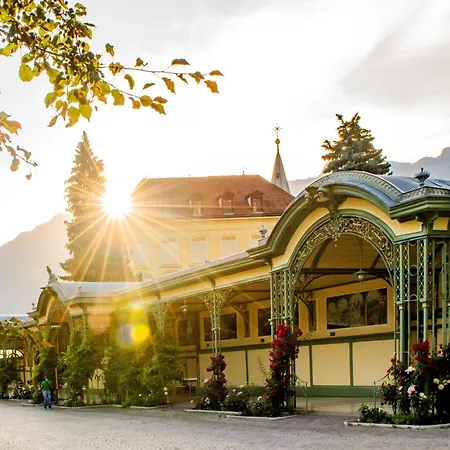 Goldener Herbst In - Zeitreise - 4 Schlafzimmer Fuer Familien Freunde & 3 Generationen - 200 M2 - Grosse Sonnenterrasse - Restaurants Cafes & Altstadt Bequem Zu Fuss - 2 Parkplaetze - Suedtirol Guest Pass Inklusive Merano