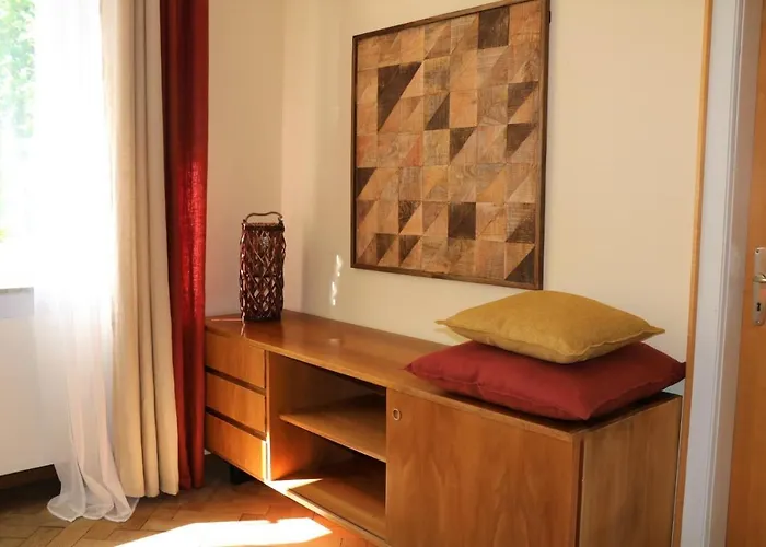 5-zimmer-appartement In Historischer Privatvilla, Zentrum, Kostenloser Parkplatz