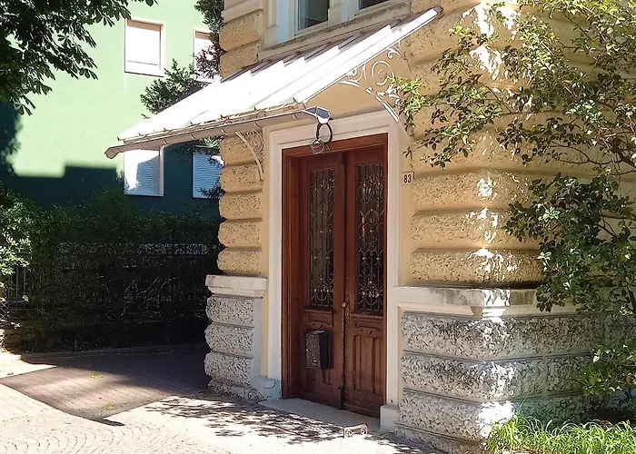 5-zimmer-appartement In Historischer Privatvilla, Zentrum, Kostenloser Parkplatz